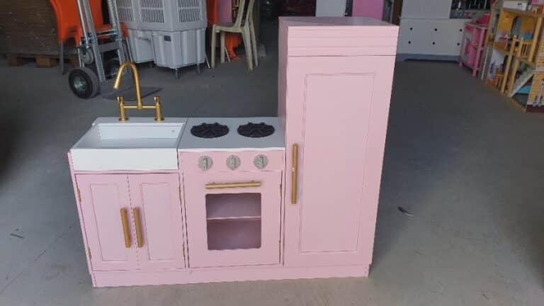 מטבח פלורה מעץ לילדים