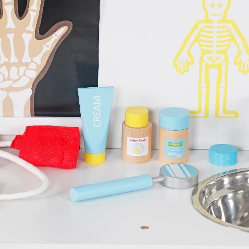 עמדת רופא מעץ לילדים