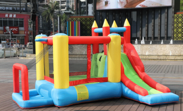 מתקן קפיצה מתנפח עם מגלשה ואיזור קפיצה מגודר|D62028