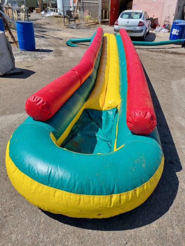 מתנפח מגלשת מים\קצף 10 מטר להשכרה