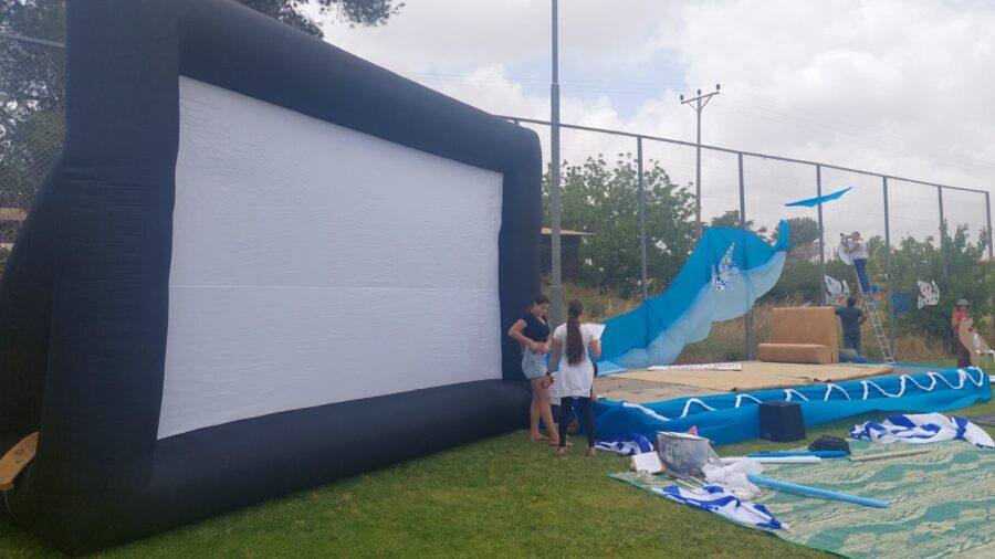 ⁦מסך הקרנה מתנפח ענק להשכרה⁩ – תמונה ⁦2⁩