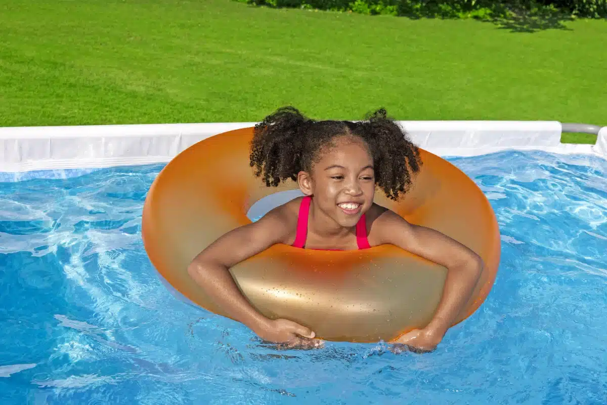 בריכת אולטרה מלבנית +משאבת פילטר 530 + סולם| 412X201X122 ס"מ| מקט BESTWAY| 56456